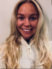 Iselin ble udannet barnehagelærer i 2018 og har vært i Stalllen siden  2019. Hun jobbet som pedagogisk leder i 5 år før hun ble styrer.